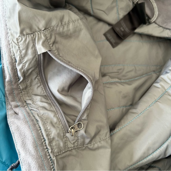 The North Face Quilted Vest - Picture 9 of 9